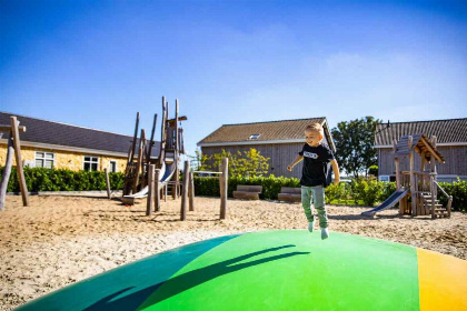 023 4 persoons chalet liggend aan vijver met Sunshower nabij Valkenburg