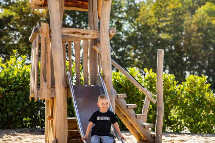 025 4 persoons chalet liggend aan vijver met Sunshower nabij Valkenburg