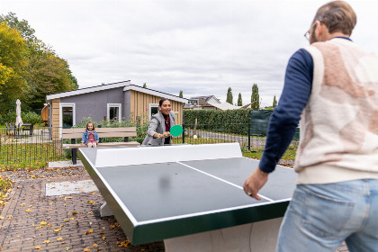 040 4 persoons chalet liggend aan vijver met Sunshower nabij Valkenburg