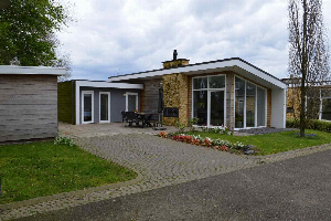 Mooi 4 tot 6 persoons vakantiehuis met sfeerhaard en tuinhuis nabij Valkenburg