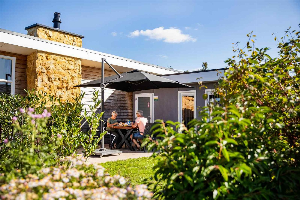 Schitterend L vormig vakantiehuis met bubbelbad, sfeerhaard en tuinhuis nabij Valkenburg