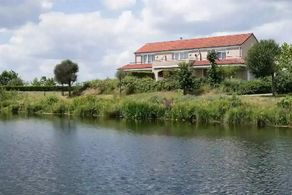 001 Basic 6 persoons vakantiehuis in de haven aan de Maasplassen bij Roermond