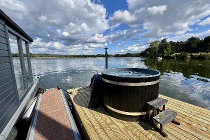 007 Floating in Limburg   hottub