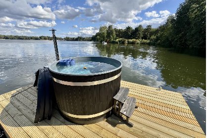 018 Floating in Limburg   hottub