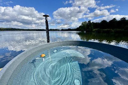 019 Floating in Limburg   hottub