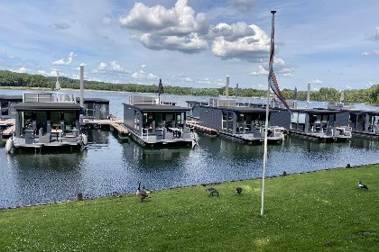 013 Floating in Limburg   rooftop hottub