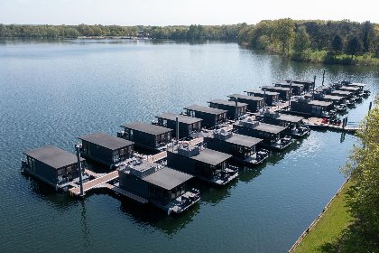014 Floating in Limburg   rooftop hottub