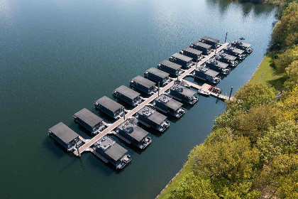 019 Mooi 4 6 persoons houseboat aan de Mookerplas in Limburg met uitzicht op water en natuur