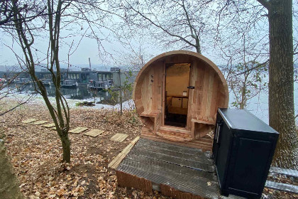 020 Mooi 4 6 persoons houseboat aan de Mookerplas in Limburg met uitzicht op water en natuur