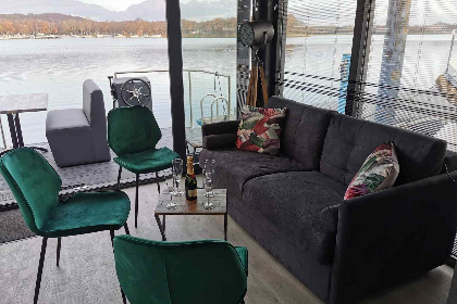 001 Mooi 4 6 persoons Houseboat met dakterras aan de Mookerplas met uitzicht op water