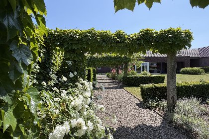 041 Laurahoeve