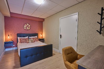 012 Geulhuisje onder
