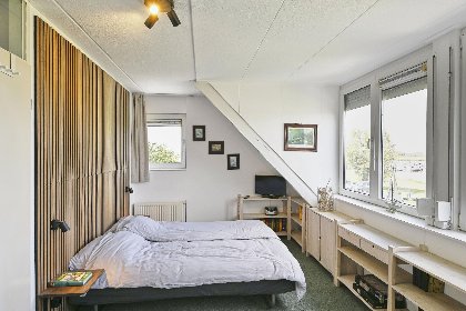 062 Aan de oever