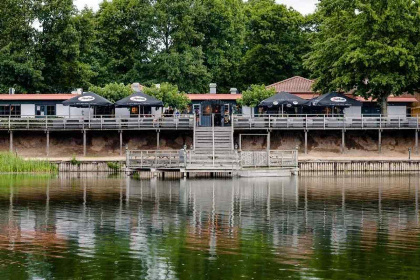 010 Mooi 8 persoons vakantiehuis gelegen op prachtig familiepark in Susteren