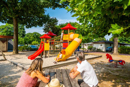 017 Mooi 8 persoons vakantiehuis gelegen op prachtig familiepark in Susteren