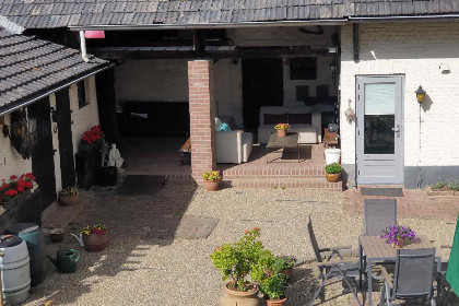 004 Landelijk gelegen 2 pers. appartement in een woonboerderij in Valkenburg aan de Geul