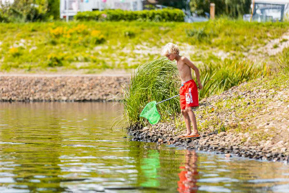 019 4 persoons lodge met uitzicht over de haven op vakantiepark Leukermeer in Well