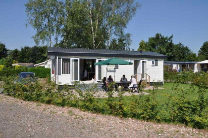 001 Compact 4 persoons chalet op een vakantiepark in Baarle Nassau