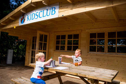 012 Mooi vrijstaand chalet voor 5 personen op een familiepark in Noord Brabant