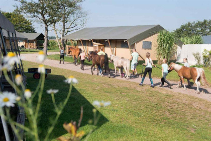 016 Mooi 10 persoons vakantiehuis op een boerderijcamping in Goirle