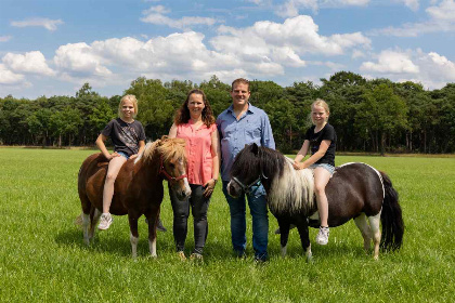 029 Mooi 10 persoons vakantiehuis op een boerderijcamping in Goirle