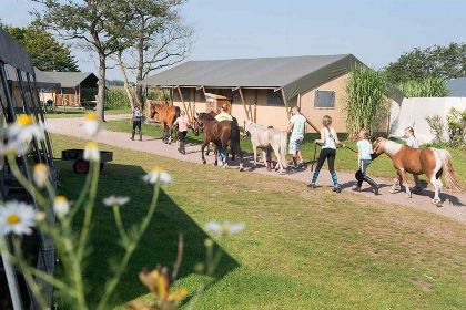 016 Mooie 24 persoons groepsaccommodatie op een boerderijcamping in Goirle