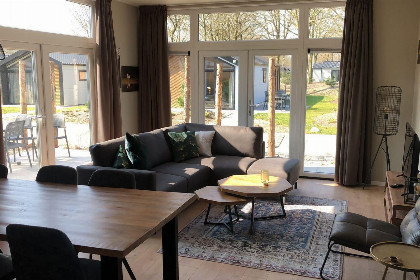 003 Chalet voor 4 2 personen op kindvriendelijk vakantiepark binnen  en buitenzwembad