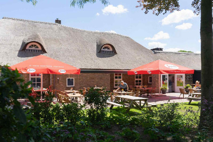 021 Chalet voor 4 2 personen op kindvriendelijk vakantiepark binnen  en buitenzwembad