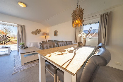 010 Chalet voor 6 personen op autoluw kindvriendelijk vakantiepark in Kaatsheuvel