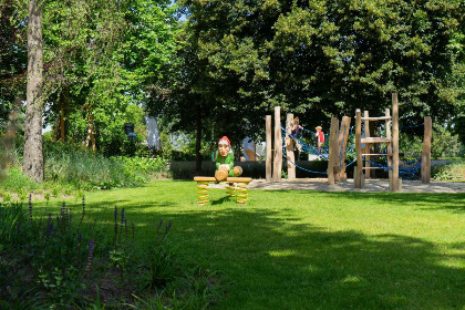 015 Uniek chalet voor 4 volwassenen en 2 kinderen personen nabij De Efteling