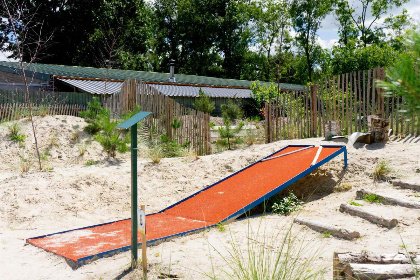 019 Uniek chalet voor 4 volwassenen en 2 kinderen personen nabij De Efteling