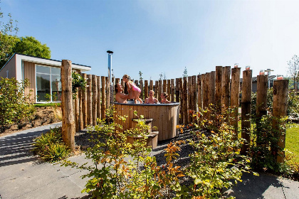 005 6 persoons vakantiepark met hottub in de tuin op vakantiepark de Brabantse Kempen