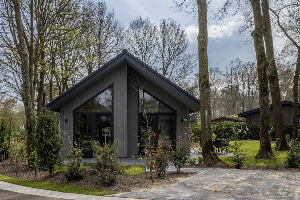 Moderne 6 persoons ecovilla op een vakantiepark in de bosrijke omgeving van Oirschot