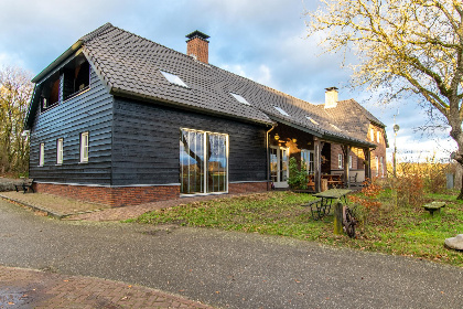 001 Lodge Slabroek