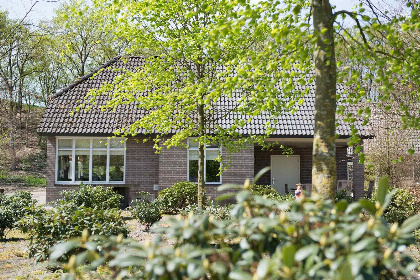 017 Luxe 8 persoons vakantiehuis met sauna en hottub in Noord Brabant