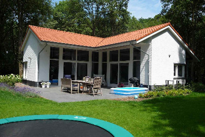 012 Prachtig 12 persoons groepsaccommodatie met hottub in Noord Brabant