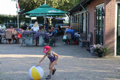 018 Mooi vier persoons chalet op een recreatiepark in Noord Brabant