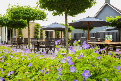 015 4 persoons lodge met ligbad aan het water op vakantiepark Molenvelden in Veldhoven