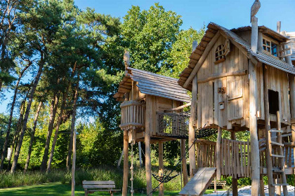 012 Comfortabele lodge aan het water voor 6 personen op vakantiepark Molenvelden in Veldhoven