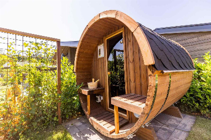 014 Luxe lodge voor 6 personen met sauna en aan het water op vakantiepark Molenvelden