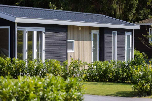 Modern ingerichte lodge voor 4 personen op vakantiepark Molenvelden in Veldhoven