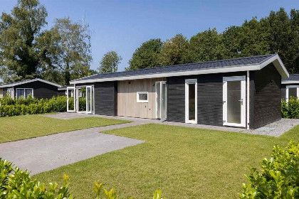 004 Modern ingerichte lodge voor 4 personen op vakantiepark Molenvelden in Veldhoven