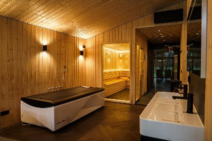 011 Wellness Suite met Hottub 