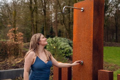 016 Wellness Suite met Hottub 