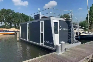 Schitterende waterlodge voor 2 4 personen gelegen in een jachthaven in Amsterdam