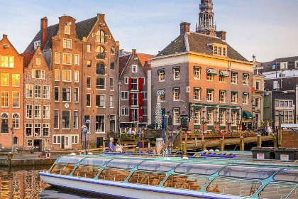 021 Schitterende waterlodge voor 2 4 personen gelegen in een jachthaven in Amsterdam