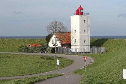 021 Knus 2 persoons vakantiehuis aan het water gelegen in Andijk, West Friesland