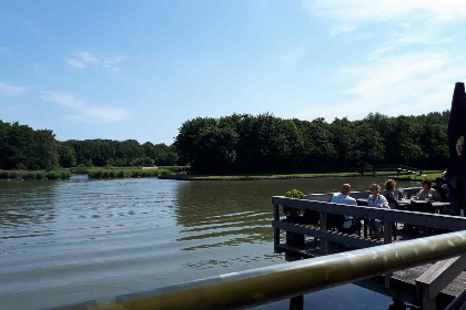 025 Knus 2 persoons vakantiehuis aan het water gelegen in Andijk, West Friesland