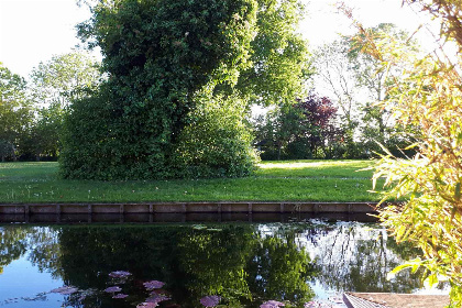 028 Knus 2 persoons vakantiehuis aan het water gelegen in Andijk, West Friesland