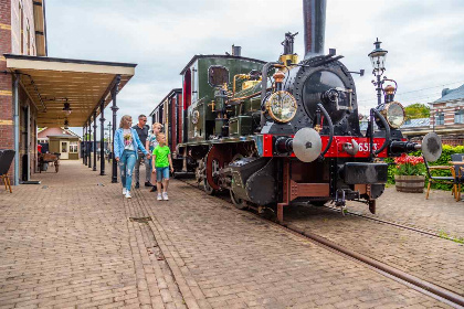 025 5 persoons chalet op vakantiepark aan het Markermeer